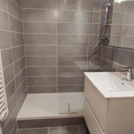 2 Pieces Au Pied Des Pistes Avec Balcon Et Equipements Complets - Fr-1-557-95 Appartement Les Adrets