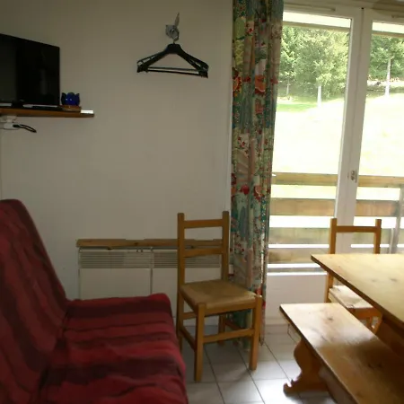 2 Pieces Au Pied Des Pistes Avec Balcon Et Equipements Complets - Fr-1-557-95 Les Adrets